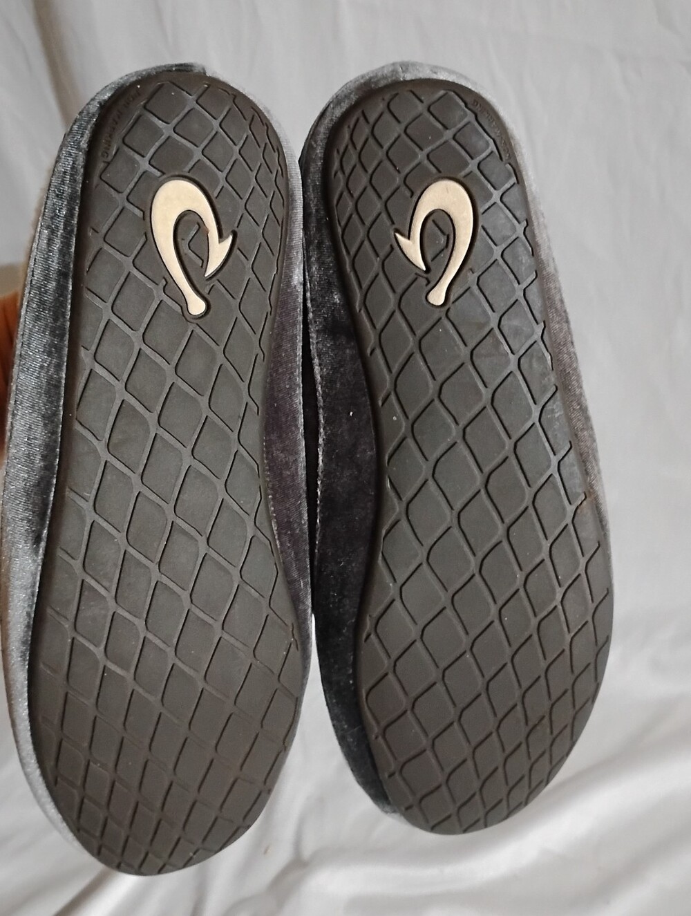 OluKai Women's Ku'una Silver Nubuck Leather Slippers with Soft Shearling Size 8 - Picture 4 of 5